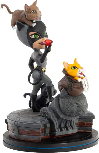 Qmx DC Catwoman QFig Elite Vinyl Figure 4