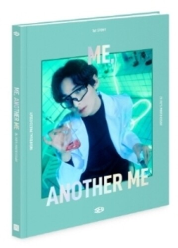 Me, Another Me (Zu Ho's Photo Essay) (136pg Photo Essay, 2 Photocards + 2 Mini-Posters)