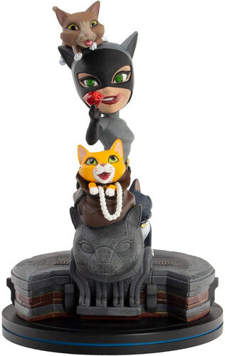 Qmx DC Catwoman QFig Elite Vinyl Figure 4