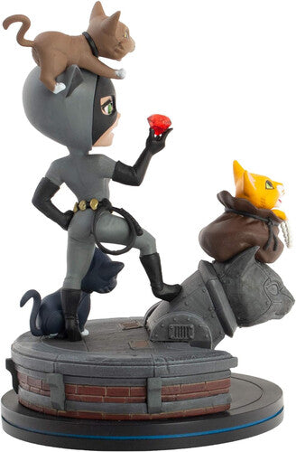 Qmx DC Catwoman QFig Elite Vinyl Figure 4